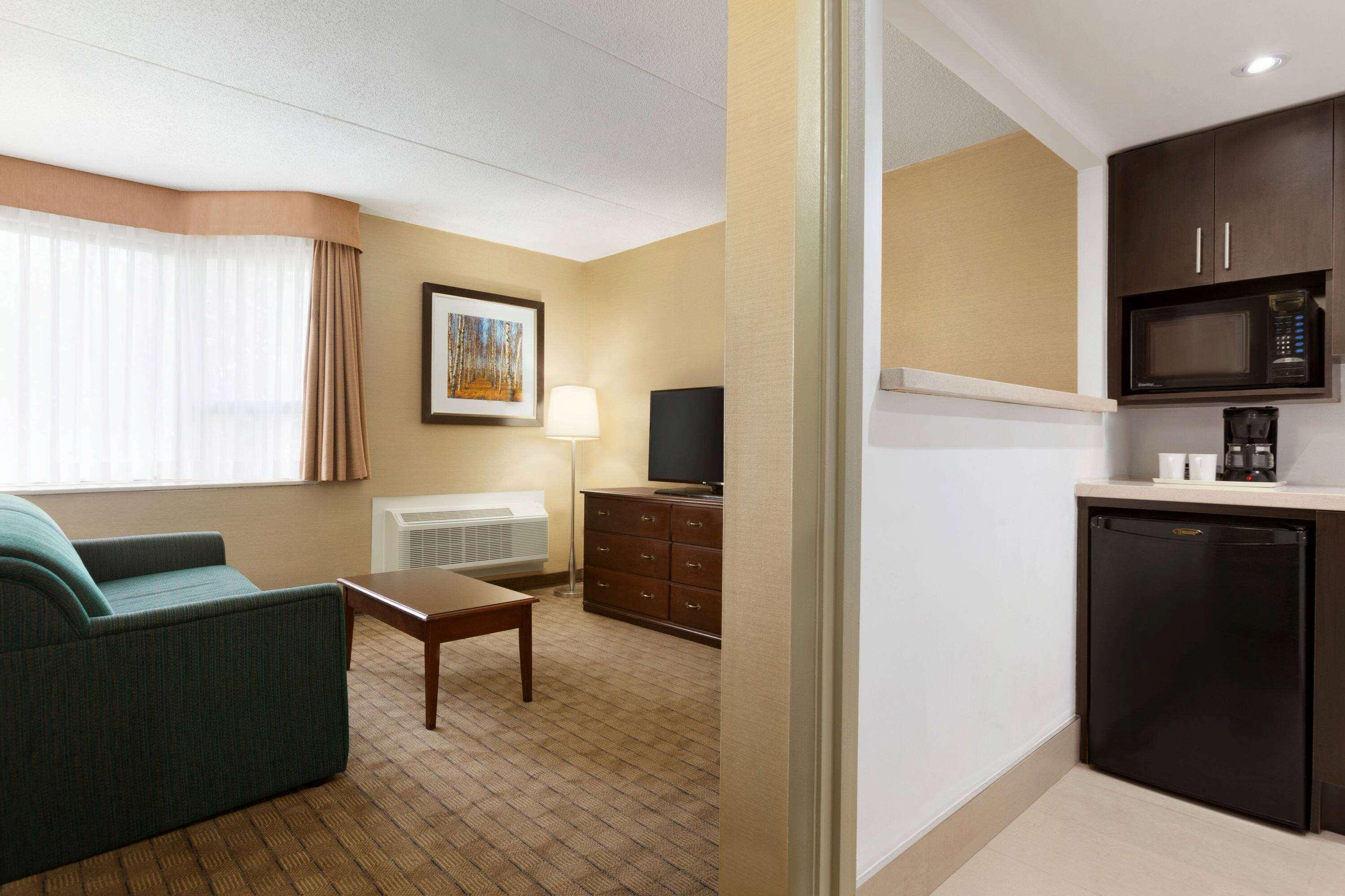 Travelodge By Wyndham Toronto East Exterior photo