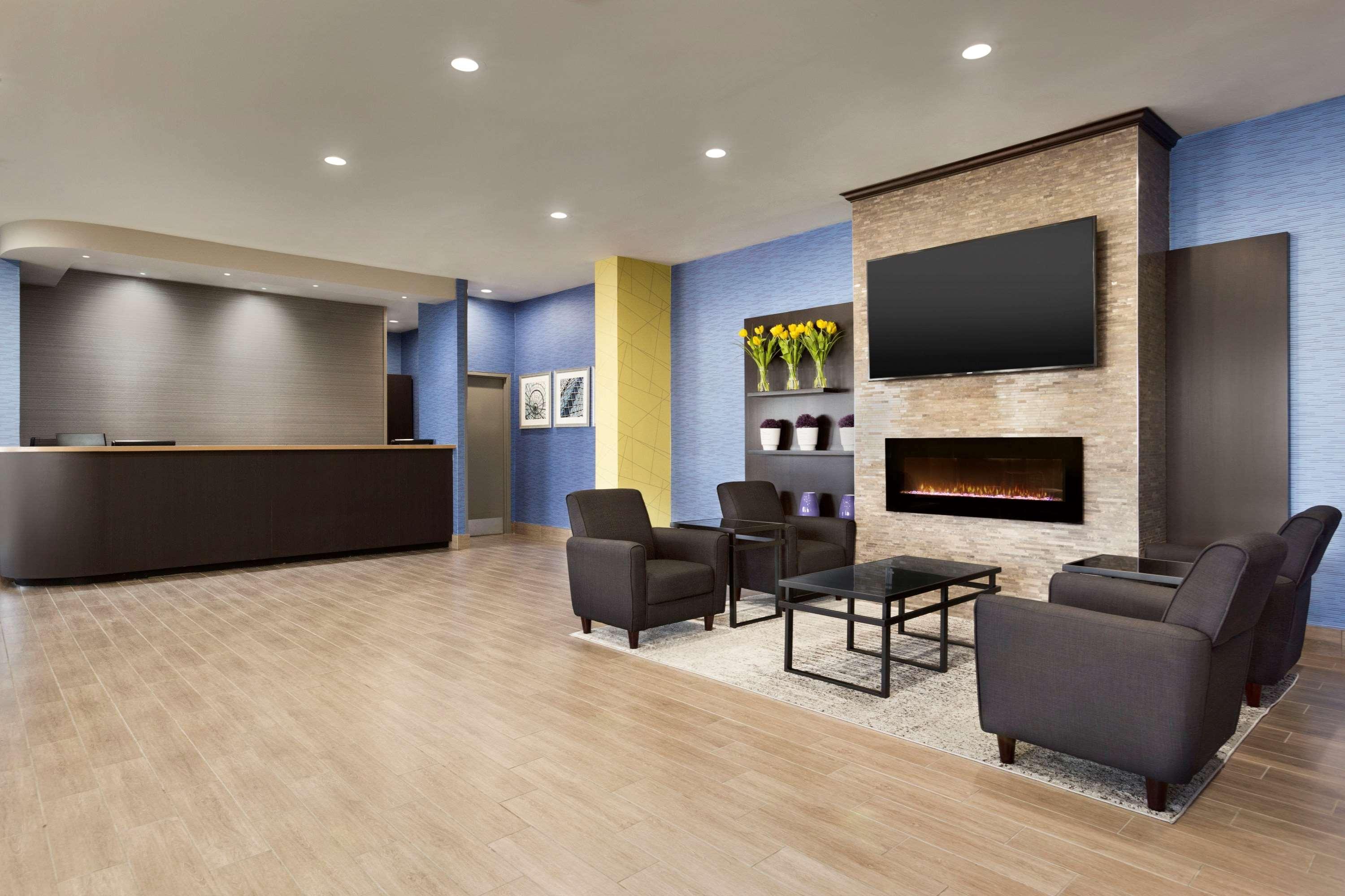 Travelodge By Wyndham Toronto East Exterior photo