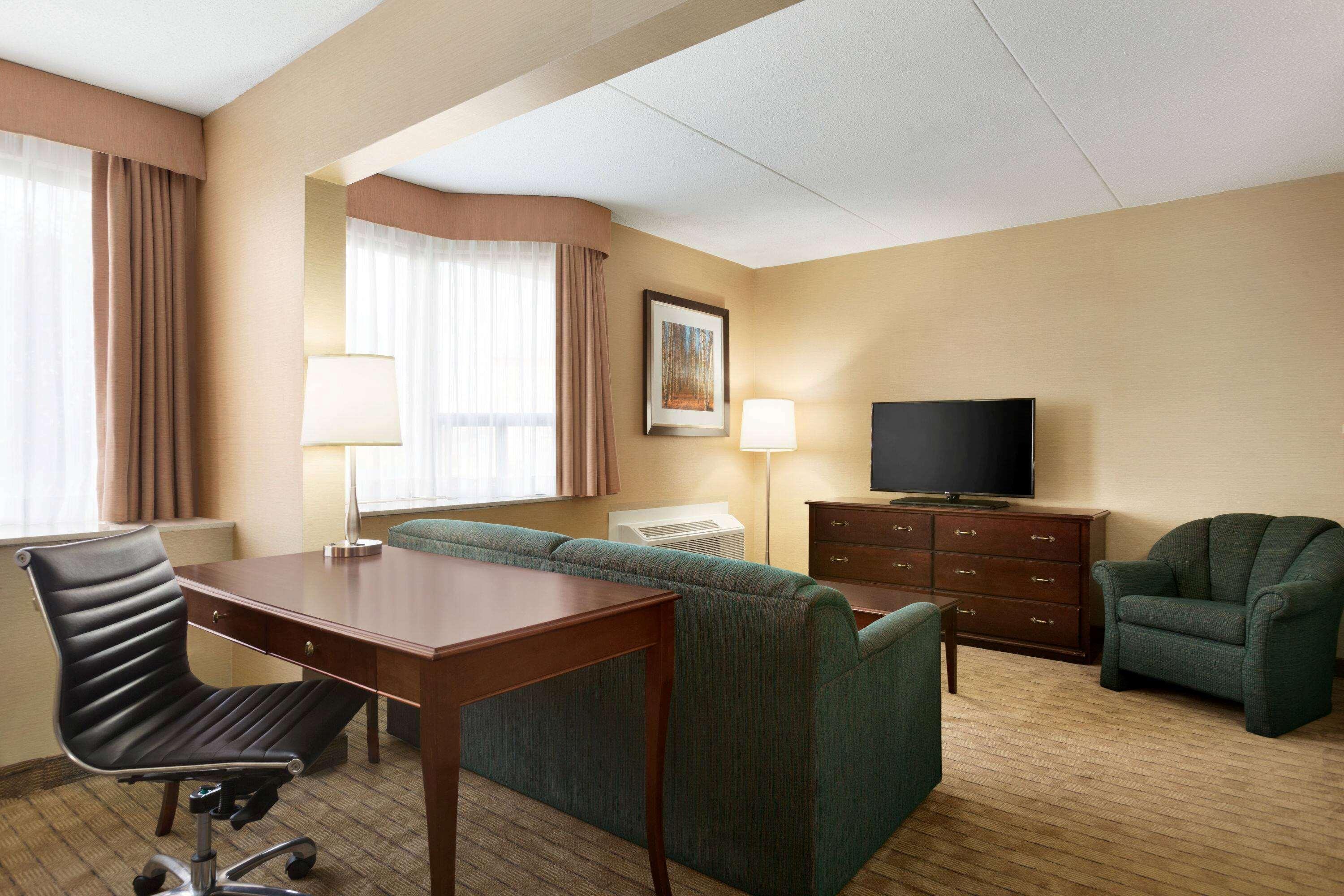 Travelodge By Wyndham Toronto East Exterior photo