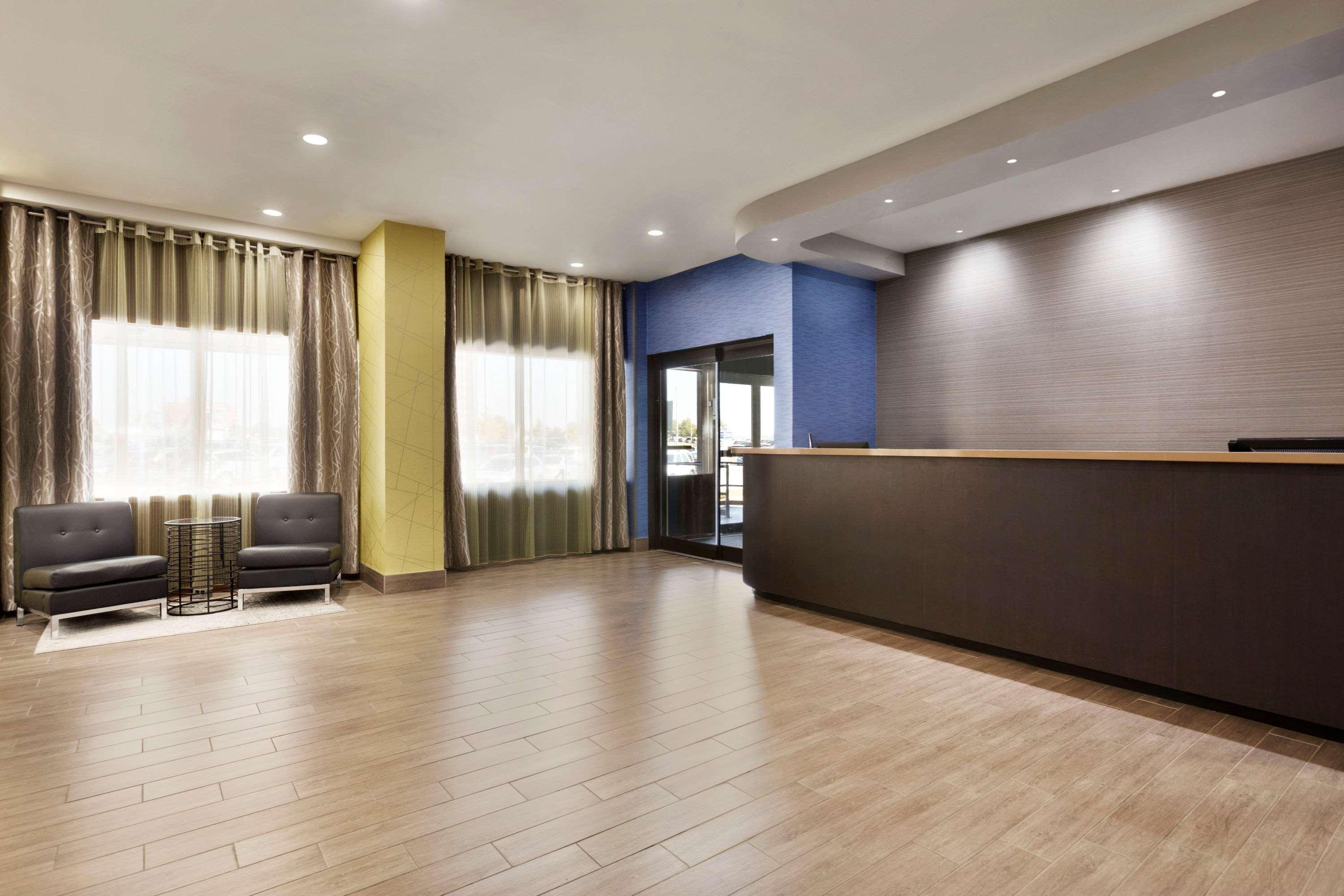 Travelodge By Wyndham Toronto East Exterior photo