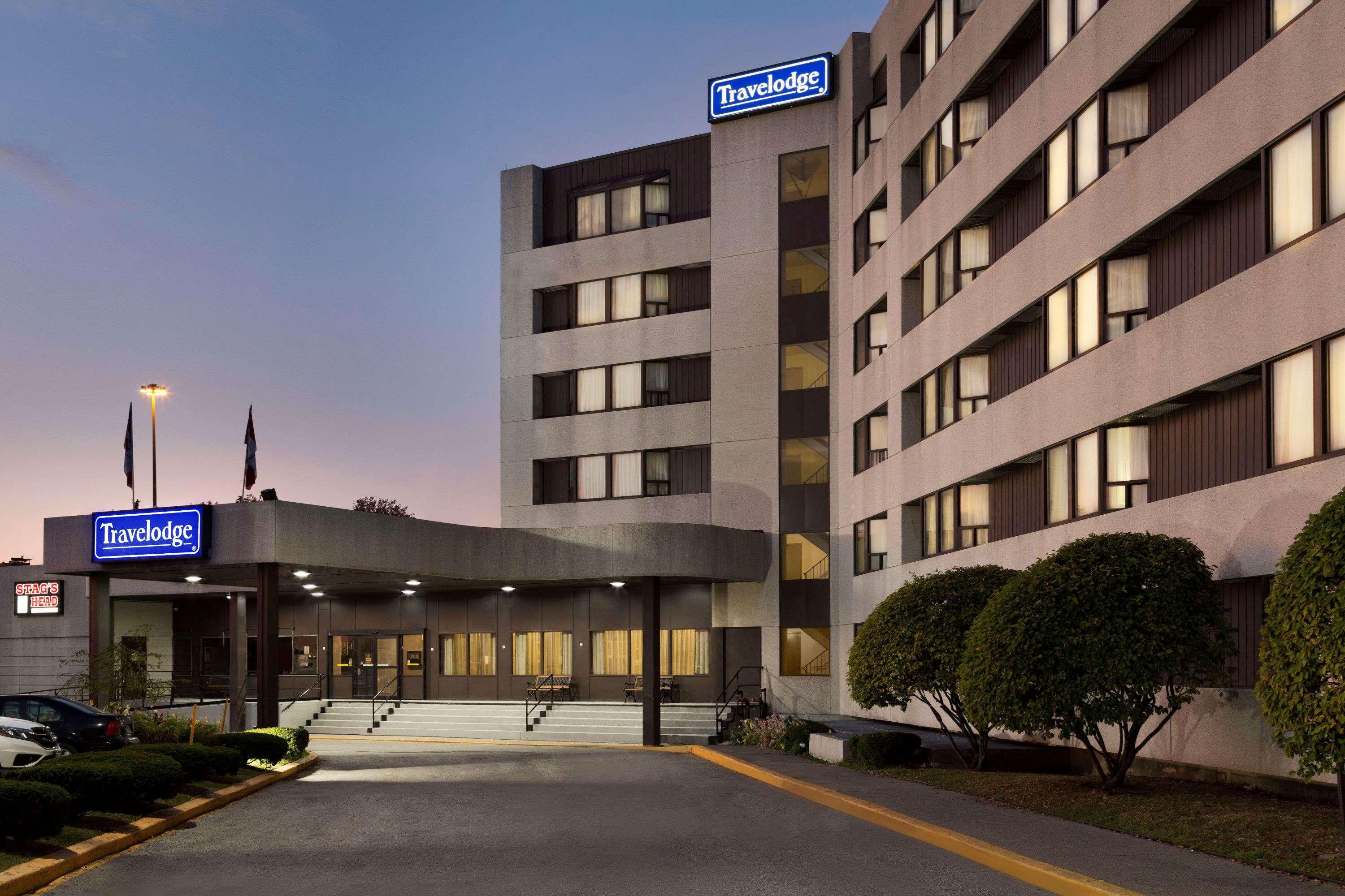 Travelodge By Wyndham Toronto East Exterior photo